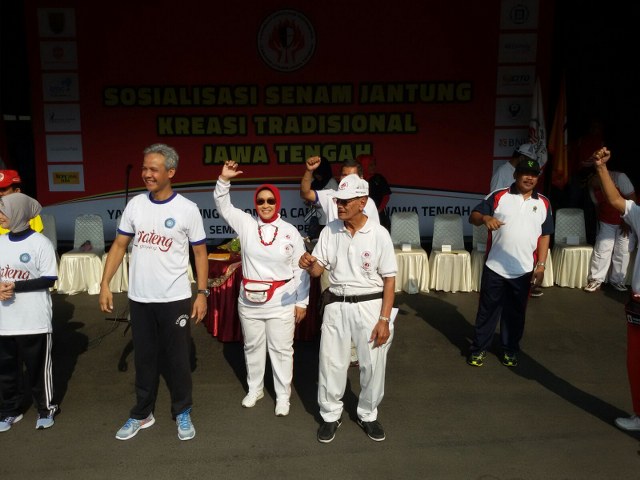 Gubernur Jawa Tengah bersama pengurus YJI  