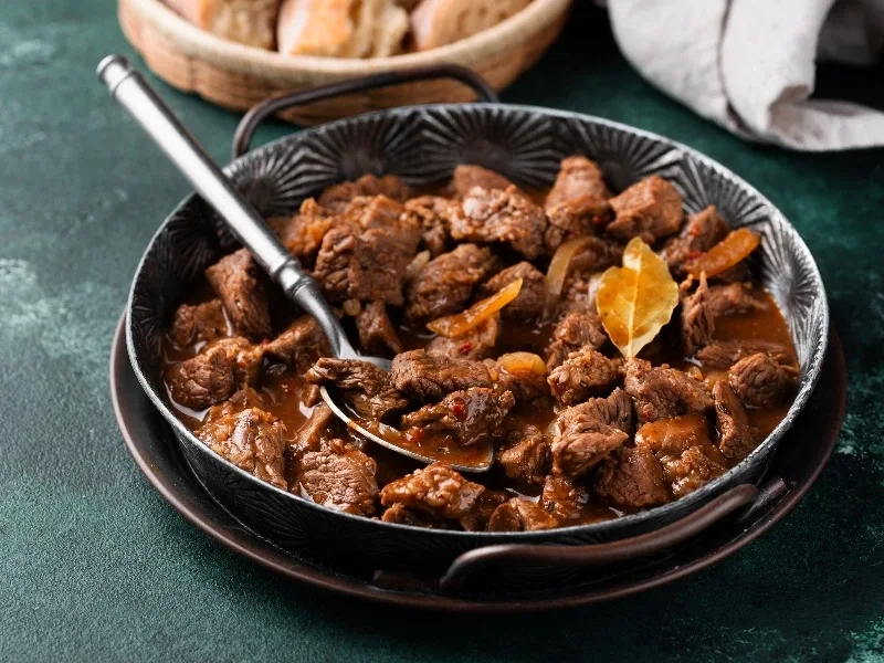 kolesterol naik setelah makan rendang dan pilihan minuman sehat air putih atau teh hijau