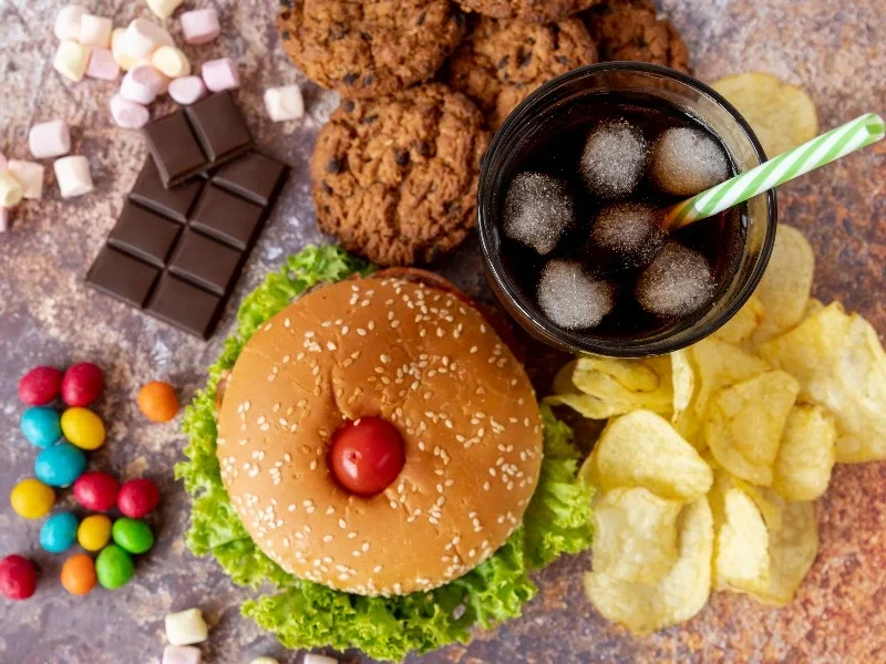 15 makanan pemicu sel kanker yang perlu dibatasi untuk mengurangi risiko kanker dan menjaga kesehatan tubuh