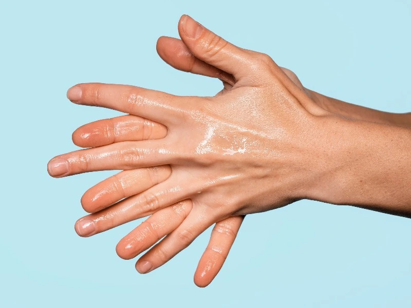 Tangan Selalu Basah? Waspada Gejala Hiperhidrosis