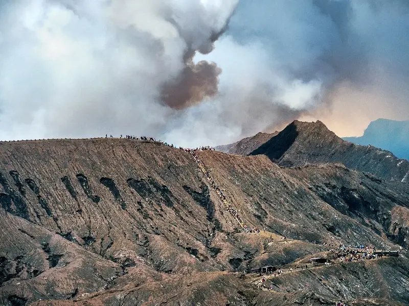 ilustrasi Kenali Gas SO2 yang Dihasilkan dari Erupsi Gunung Berapi dan Dampaknya